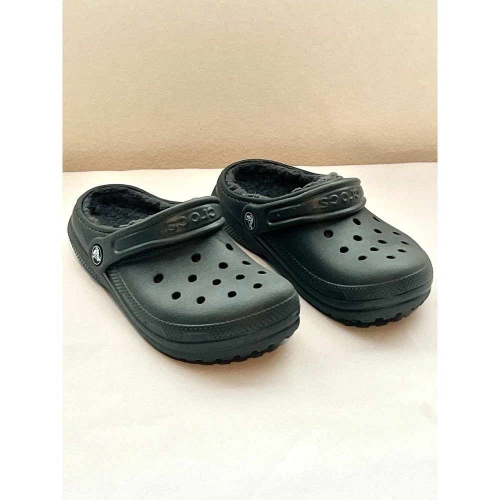 Crocs Juniors Size‎ 1 Dark Grey Fuzzy Faux Fur Lined Slip On Clogs